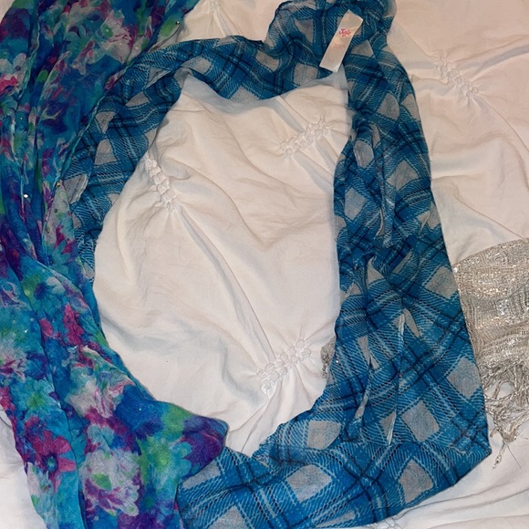 Bundle of 8 youth scarfs - Justice and other various - Picture 8 of 13